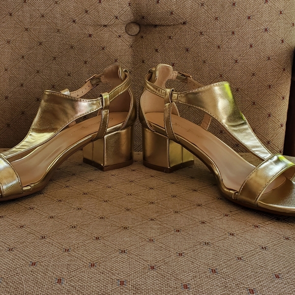 Nature Breeze Womens Gold Sandals Size 6 - Picture 3 of 10